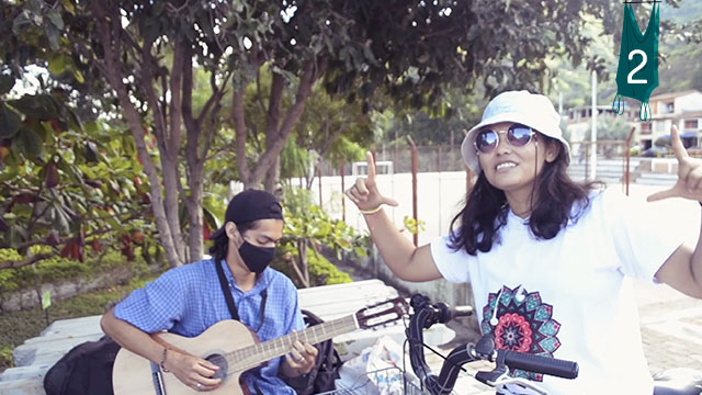 Cantantes urbanos con la guitarra en la calle