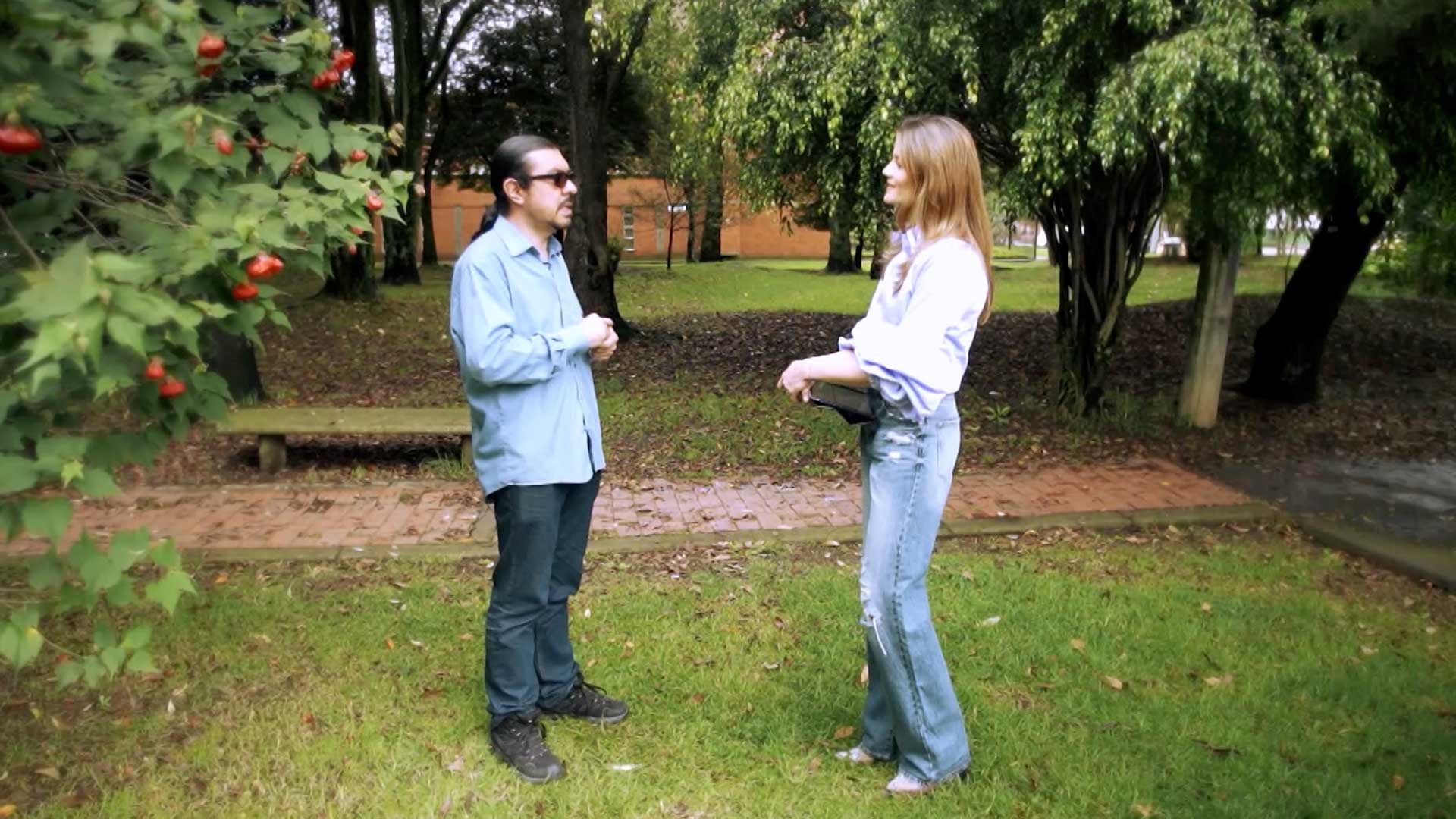 Carnavales, El mundo al vuelo, Héctor Mora,  turismo, viajar por el mundo, series colombianas, series de señal memoria, recorrer el mundo