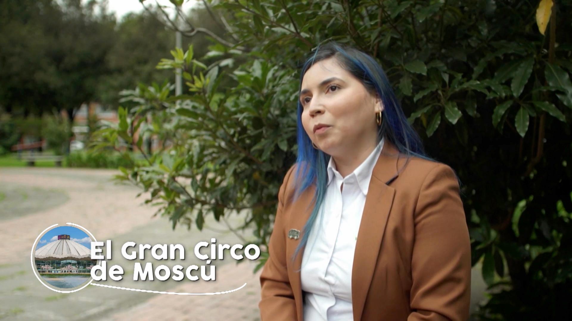 Las danzas del mundo en El mundo al vuelo, El mundo al vuelo, Héctor Mora,  turismo, viajar por el mundo, series colombianas, series de señal memoria, recorrer el mundo, danzas tipicas de los países, baile