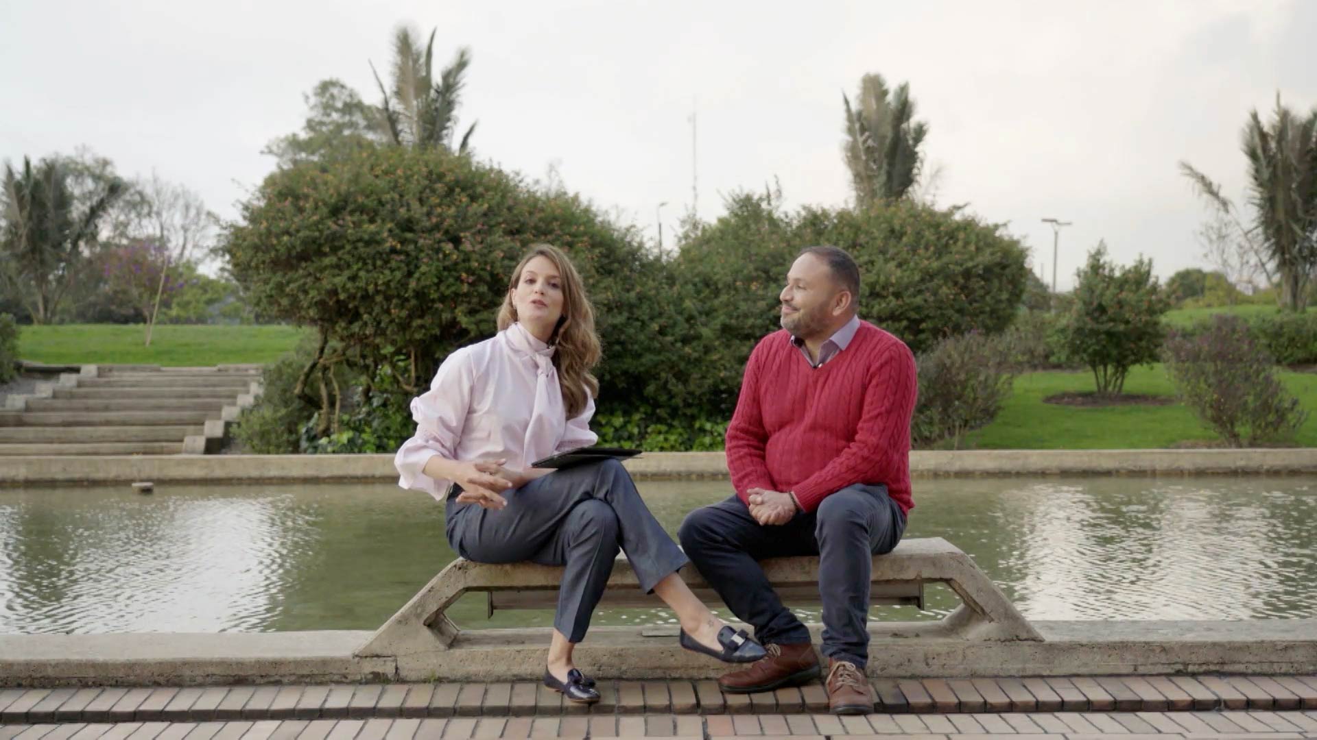 Puertos del mundo, El mundo al vuelo, Héctor Mora,  turismo, viajar por el mundo, series colombianas, series de señal memoria, recorrer el mundo, historia