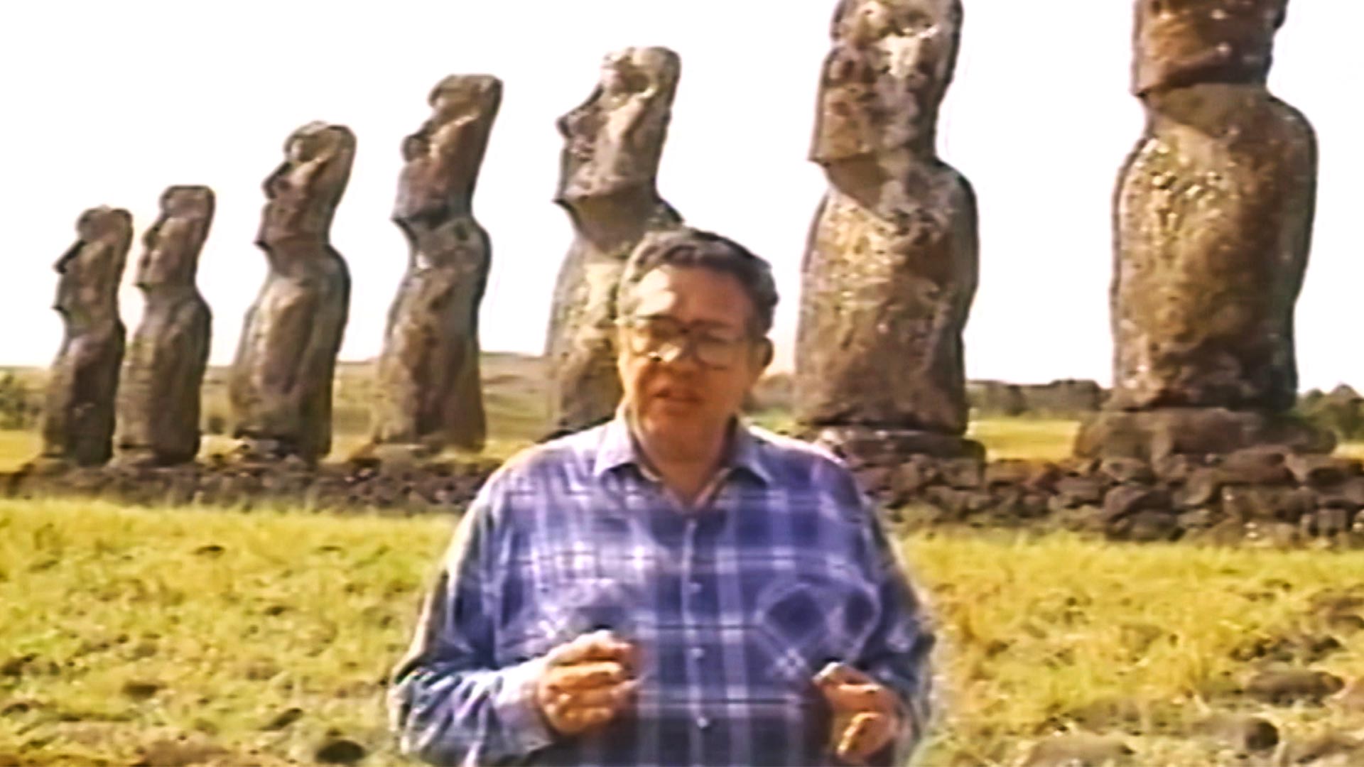 Héctor Mora en la isla de Pascua