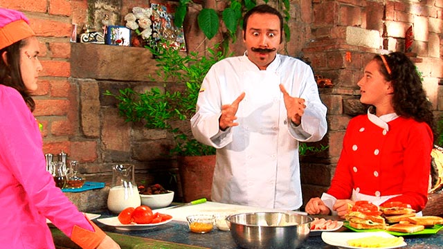 Josefina, Valentina y Raffaello cocinando