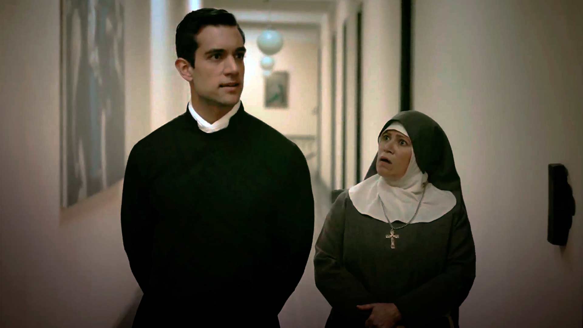 padre beltran, madre superiora, convento, biografia de emma reyes, personajes colombianos, emma reyes, series online, series gratis, pobreza, familias colombianas