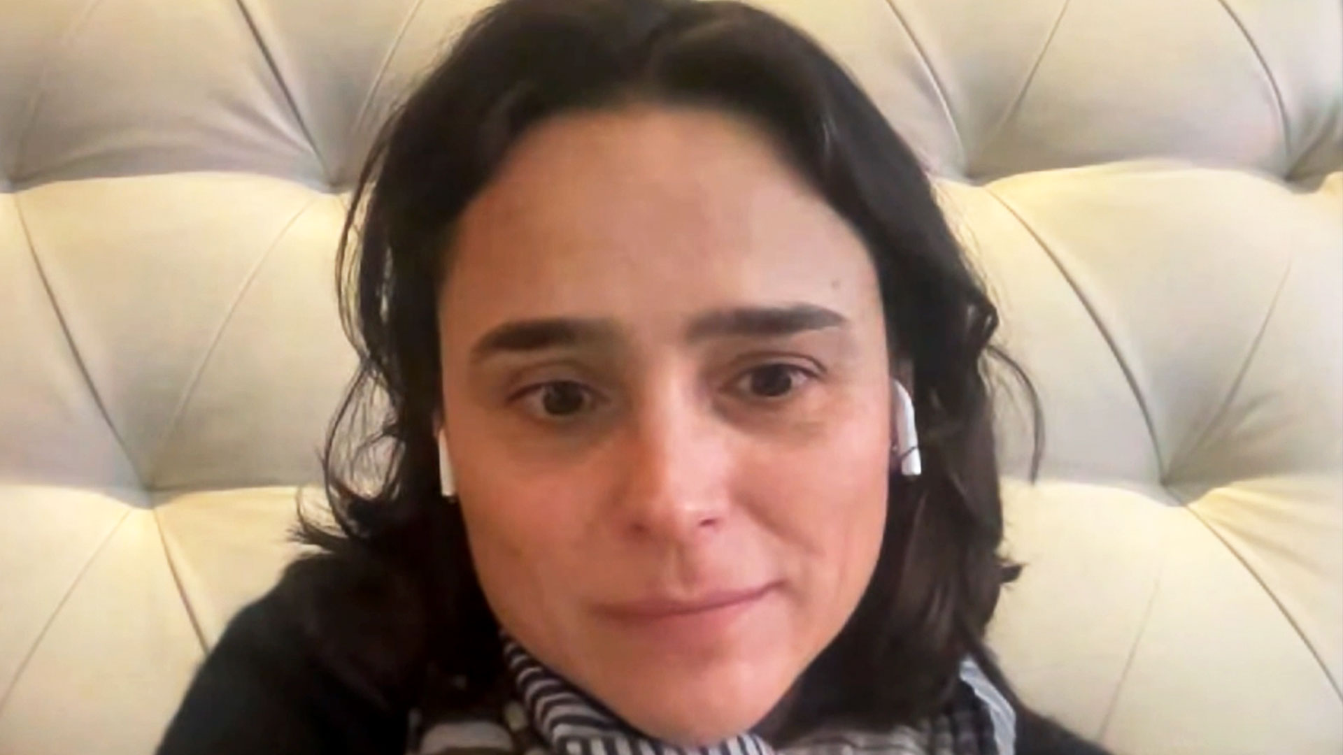 Mira ahora la entrevista a Angela Carrizosa, protagonista del largometraje colombiano Karen llora en un bus, en la plataforma de streaming de los colombianos: RTVCPlay