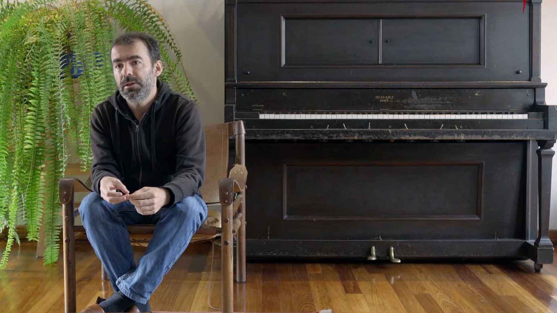 Simón Uribe, director de Suspensión, en entrevista con la plataforma de streaming de los colombianos: RTVCPlay