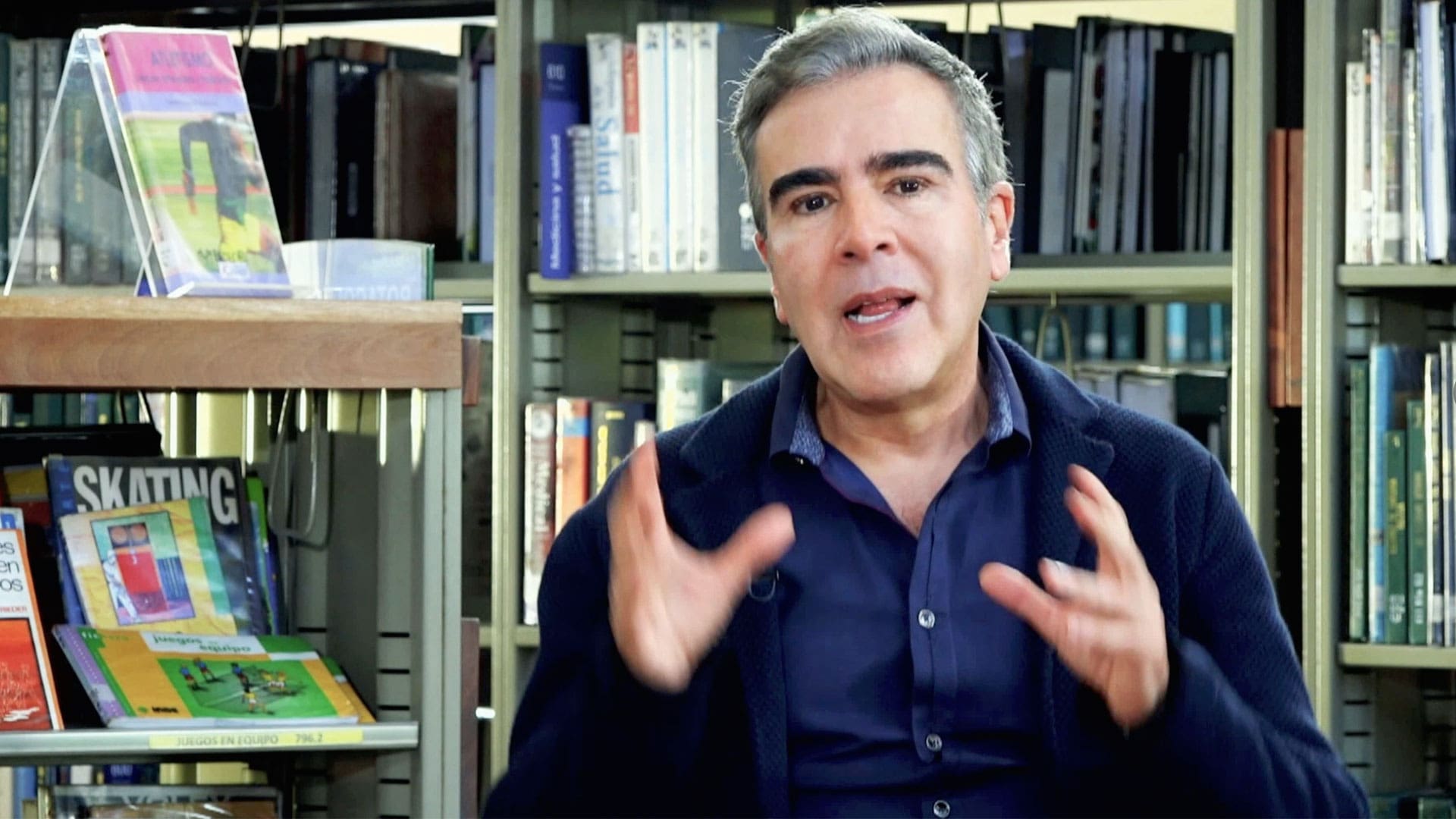 migracion en colombia, entrevista con jorge franco, jorge franco y la migracion, pasion por la lectura, escritura poética, libros, literatura en colombia, ver serie literatuver, series de señal colombia, series online, series gratis