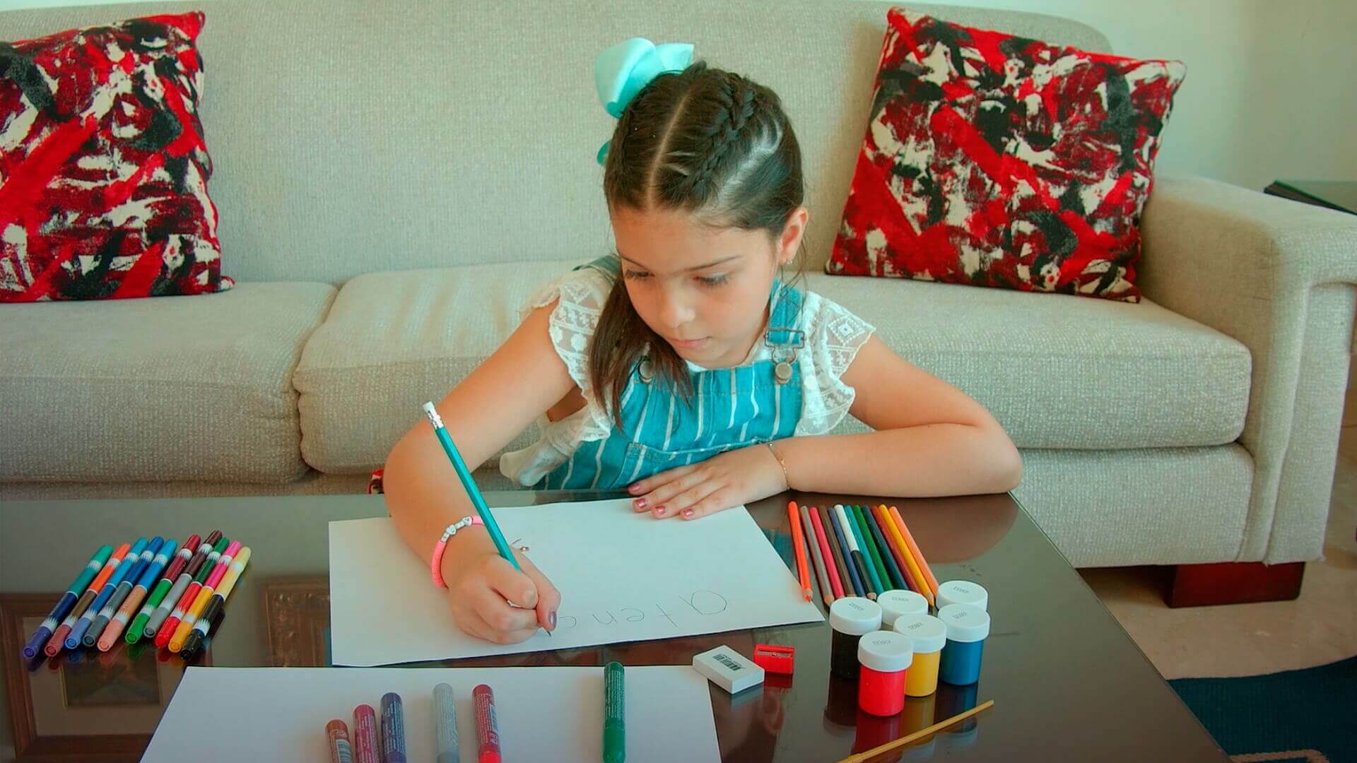 Valeria de Geniales, amistad, confianza en la amistad, amistad entre niñas, consejos, ver geniales gratis, mi señal mi huella, niños colombianos cocinando, series educativas, series gratis, series online