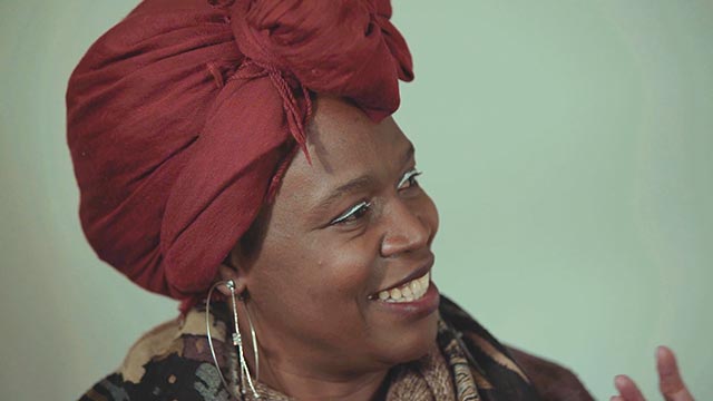 Mujer afro, mujeres afrocolombianas, mujeres tomando decisiones, ayudar al projimo, series gratis, series online, series colombianas, series de señal colombia