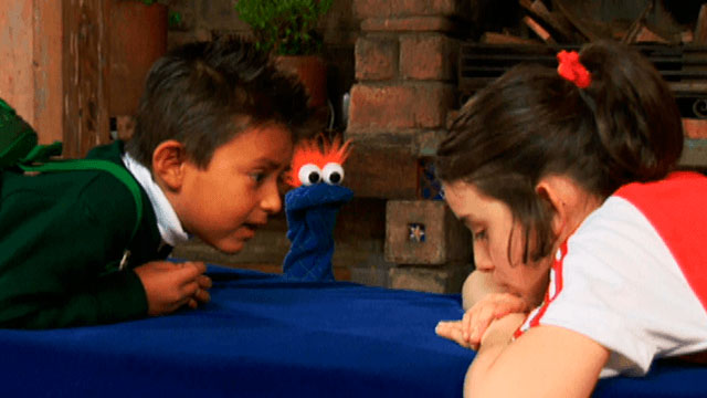 Tommy y el Guante animan a Josefina después del partido