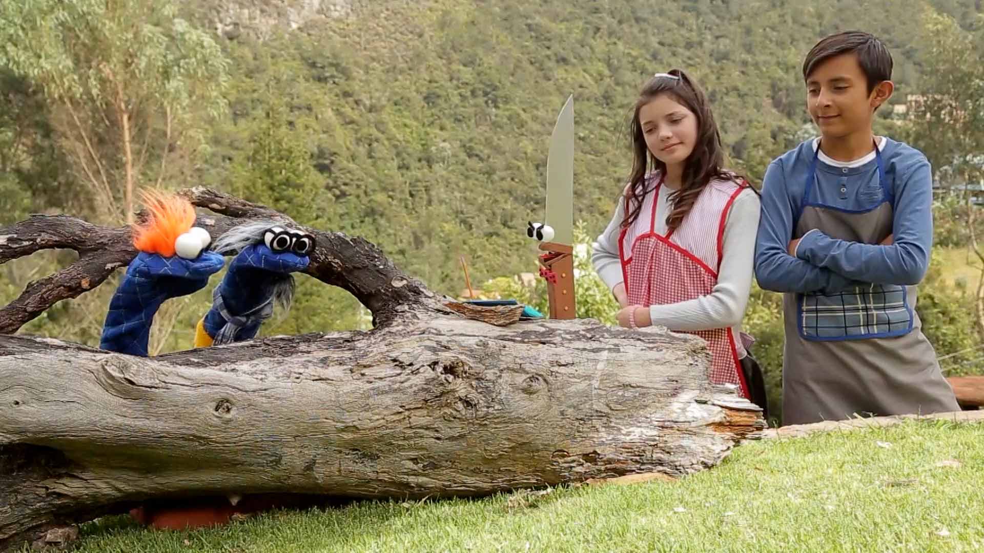Josefina, Tomy, el Cuchillo y el Guante con su abuelo