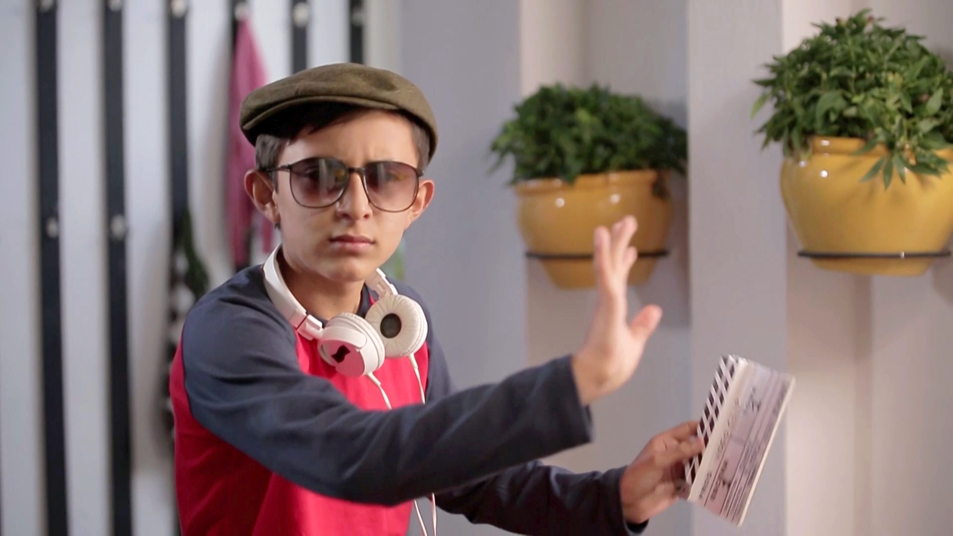 Tomy dirigiendo su videoclip