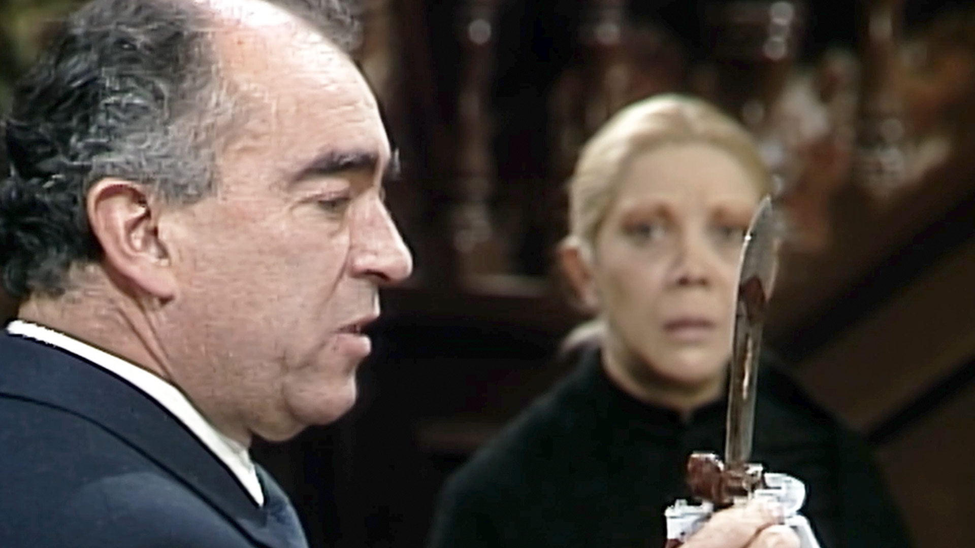 adultos mayores asombrados