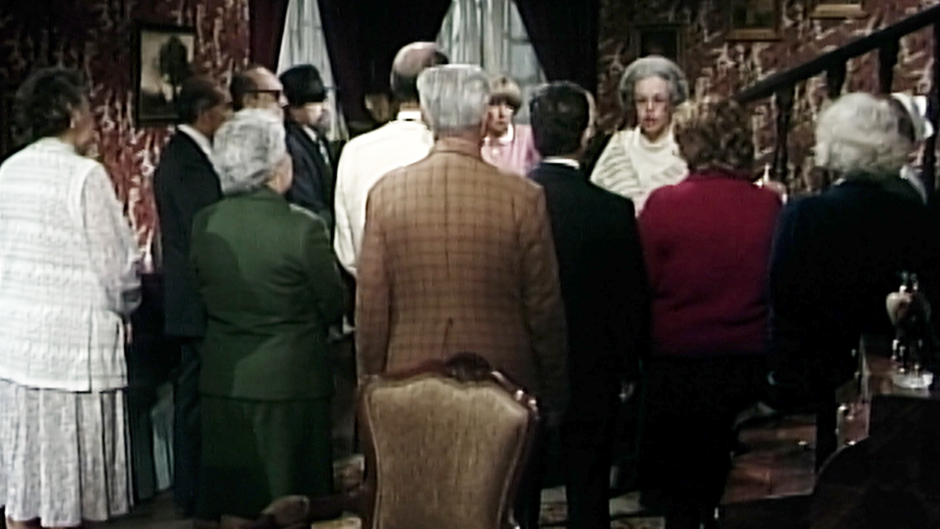 adultos mayores reunidos