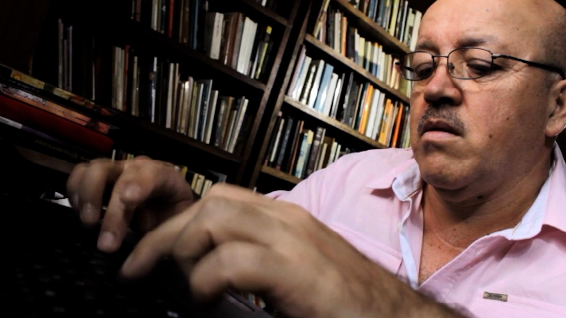 onoce más de la historia, tradición y cultura caleña con el escritor Fabio Martínez en Letra urbana, serie disponible ahora en RTVCPlay