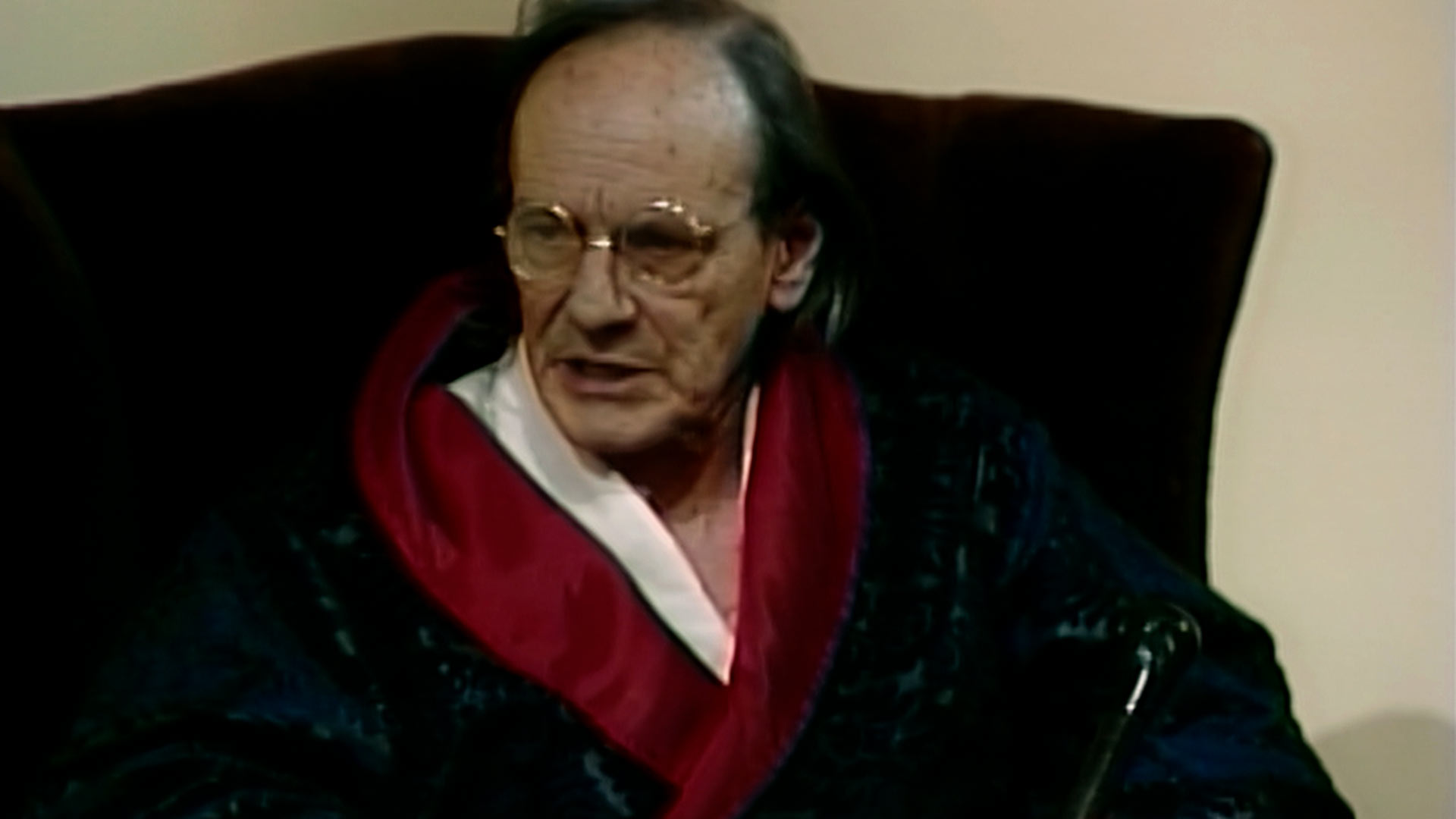 hombre de las tercera edad enfadado