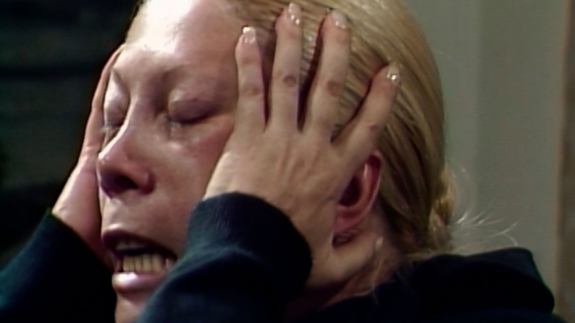 mujer mayor con cara de tragedia