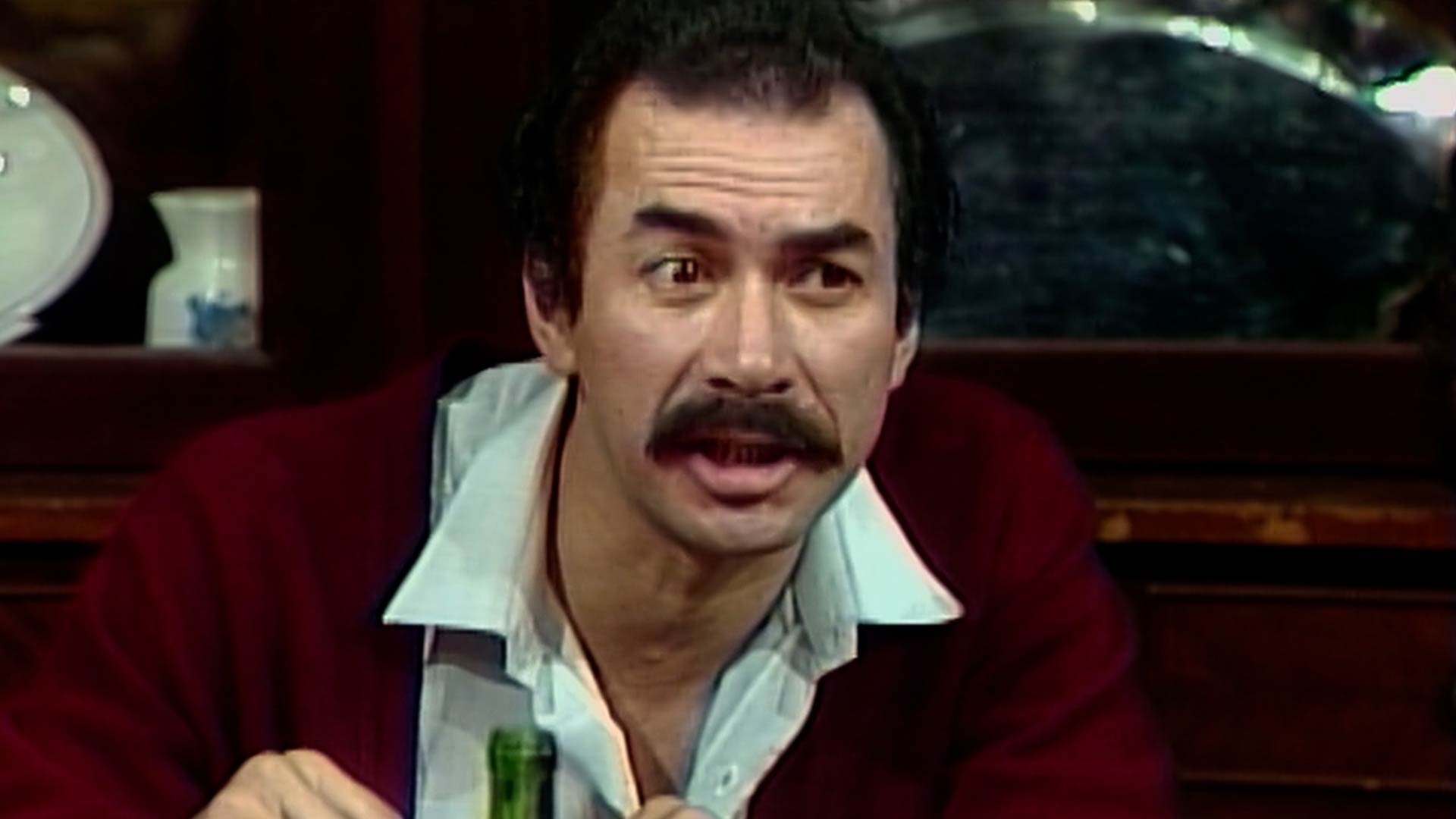 hombre con mirada insistente