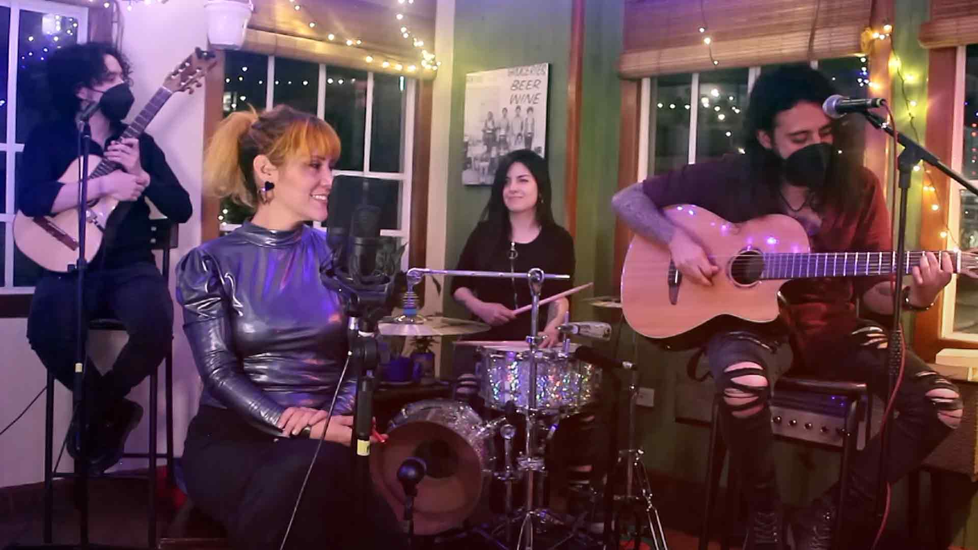 amigas tocando en la banda, Bojö, Latenaz, Le Magdalena, Nina Rodríguez y Soy Emilia, colombiana, musica urbana, musica latina, artistas latinos
