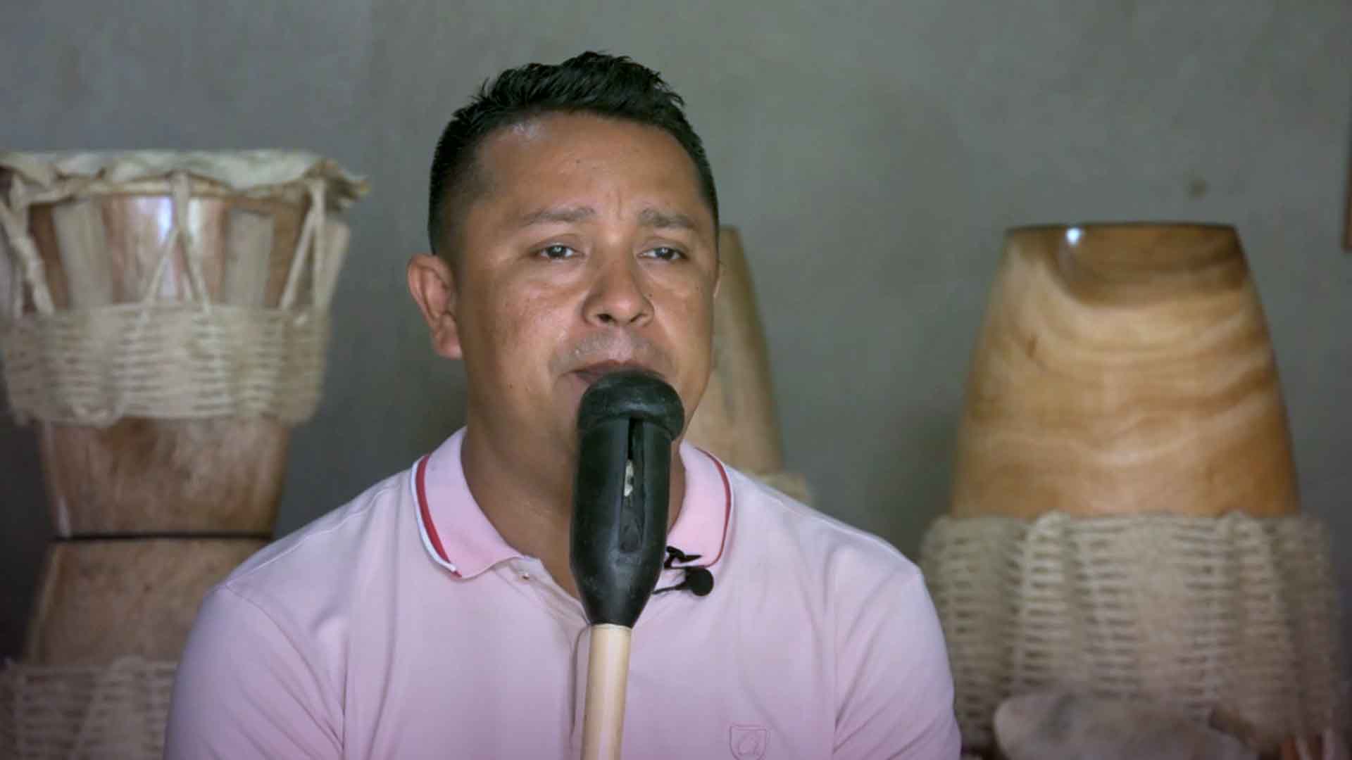 artesanos de la musica, fabricacion de gaitas, instrumentos musicales, artesanos de San Jacinto, festival autoctono de gaitas, gaitero, series de radio nacional, musica colombiana, historia de la musica colombiana, musica de gaitas, cumbia colombiana, musica gratis, series online, series gratis