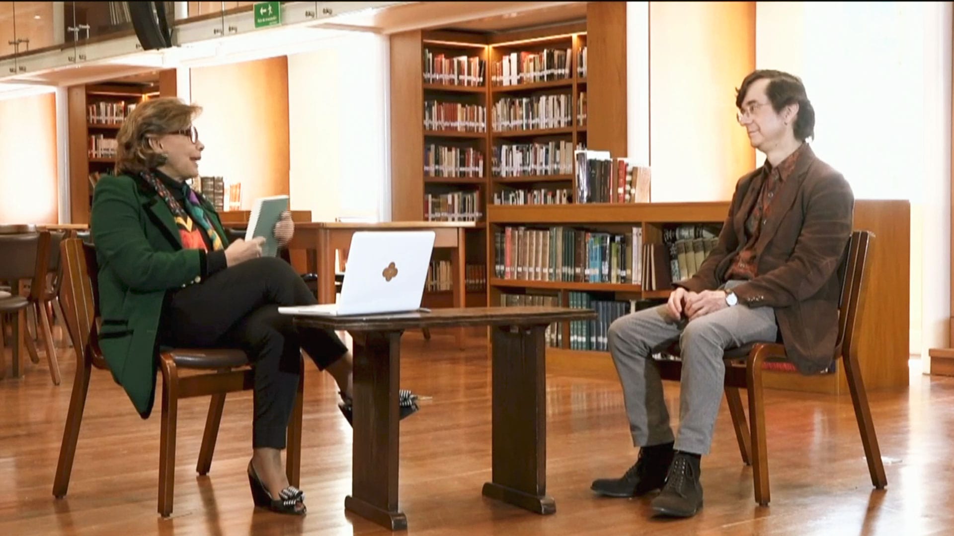 cinematografia colombiana, pasion por la lectura, escritura poética, libros, literatura en colombia, Entrevista a Hugo Chaparro, ver serie literatuver, series de señal colombia, series online, series gratis