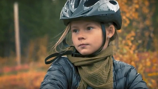 Niña de noruega, bicicleta rosada, ver el dia que me hice fuerte, series infantiles, series gratis, series online, series de señal colombia, series educativas