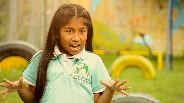 Niña indígena, niña participando, talentos de los niños, participar, opinion, futuro, series gratis, series online, series infantiles, series de mi señal mi huella