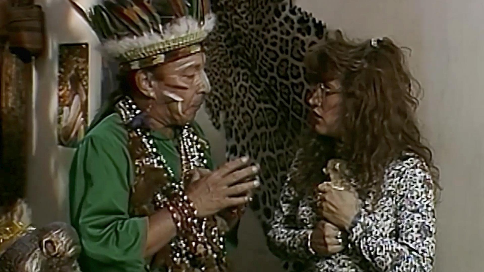 personas con vestimenta indígena