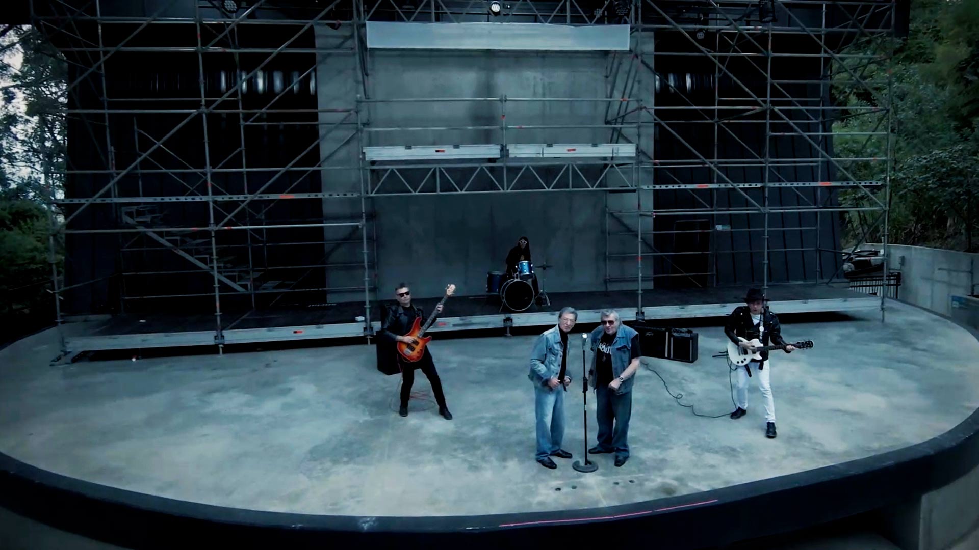 Los Yetis tocando en estadio de piedra, fin de la violencia en colombia, musica, años sesenta en colombia, artistas musicales colombianos, nacion rebelde en rtvcplay, ver serie de nacion rebelde, bandas de nacion rebelde 