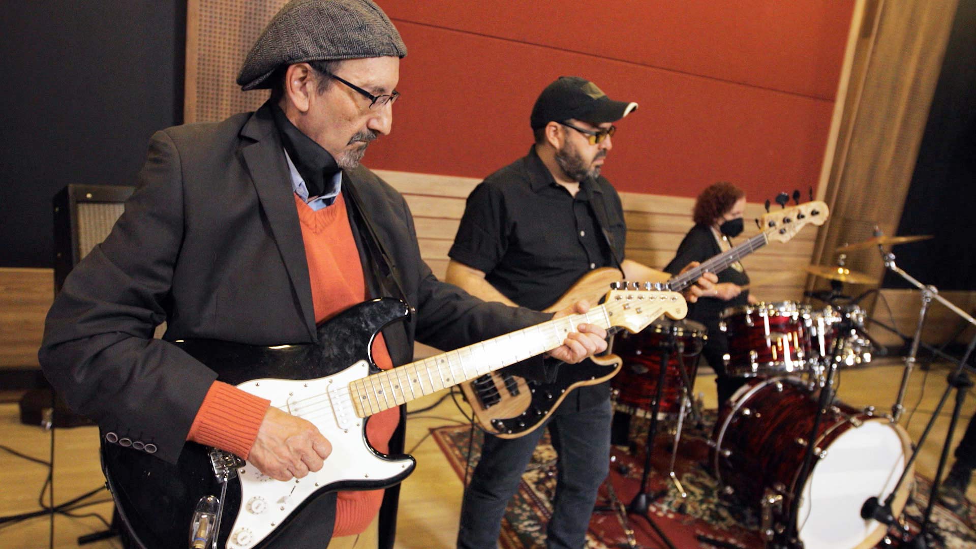 banda de rock practicando, movimiento hippie en colombia, rock colombiano, festivales y conciertos colombianos, artistas musicales colombianos, nacion rebelde en rtvcplay, ver serie de nacion rebelde, bandas de nacion rebelde 