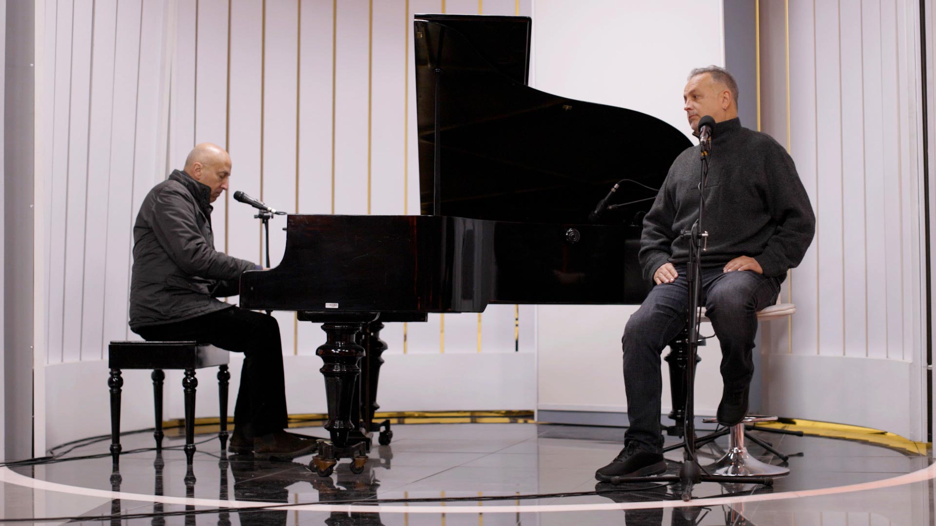 tocar el piano, radio en medellin, rock en los años 80 en colombia, banda compañia ilimitada, artistas musicales colombianos, nacion rebelde en rtvcplay, ver serie de nacion rebelde, bandas de nacion rebelde