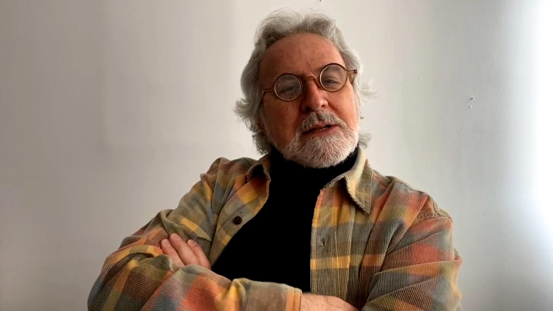 Jaime Valencia en entrevista, La historia de Ana y Jaime, historia musical, rock, punk, glam, contenido colombiano, streaming, online, adultos cantando en microfono, musica, años sesenta en colombia, artistas musicales colombianos, nacion rebelde en rtvcplay, ver serie de nacion rebelde, bandas de nacion rebelde 