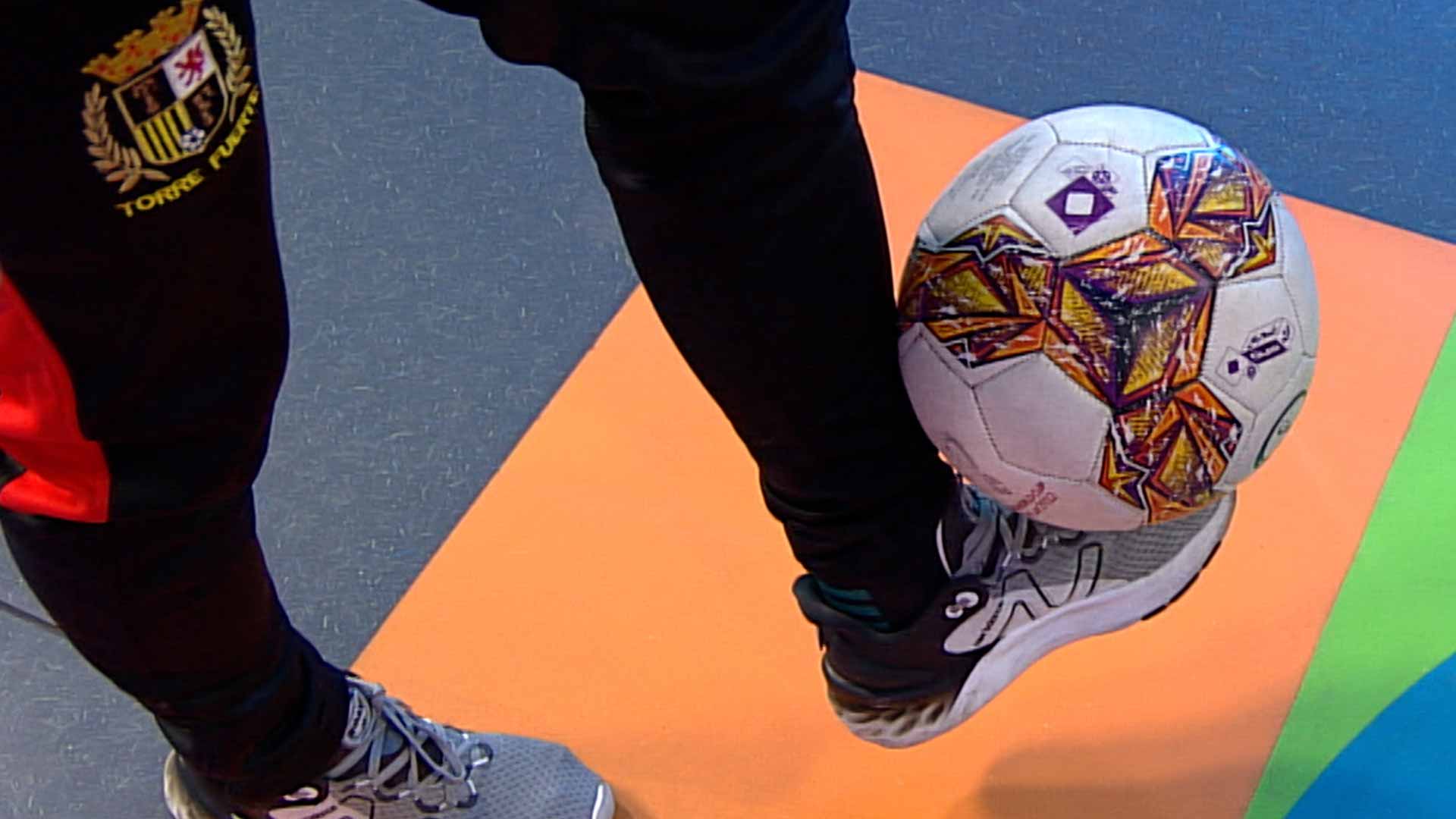 futbol, jugar futbol, deportes, entrenar, divertirse, ver profe en tu casa, mision, educacion, programas educativos, series infantiles, señal colombia, series gratis, series 