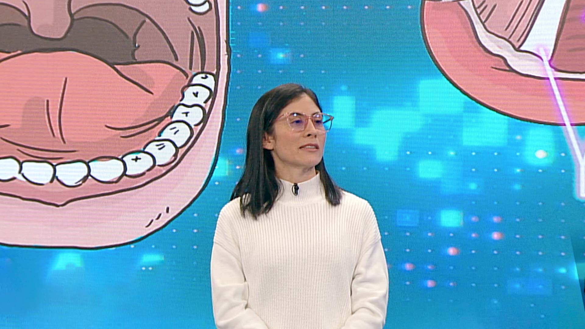 Mujer hablando de la voz, profe en tu casa, series educativas gratis, series colombianas, series educativas en rtvcplay, series para niños gratis