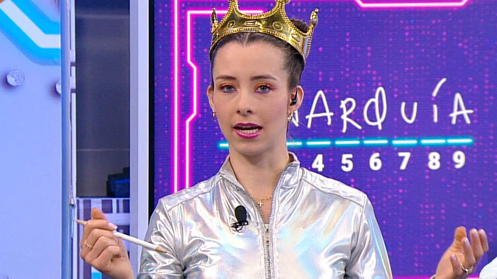 Mujer con una corona, monarquía, Reina Isabel II, reyes y reinas en la historia, monarquía en la actualidad, Profe en tu casa, series educativas gratis, series para niños, series de Señal Colombia, Profe en tu casa