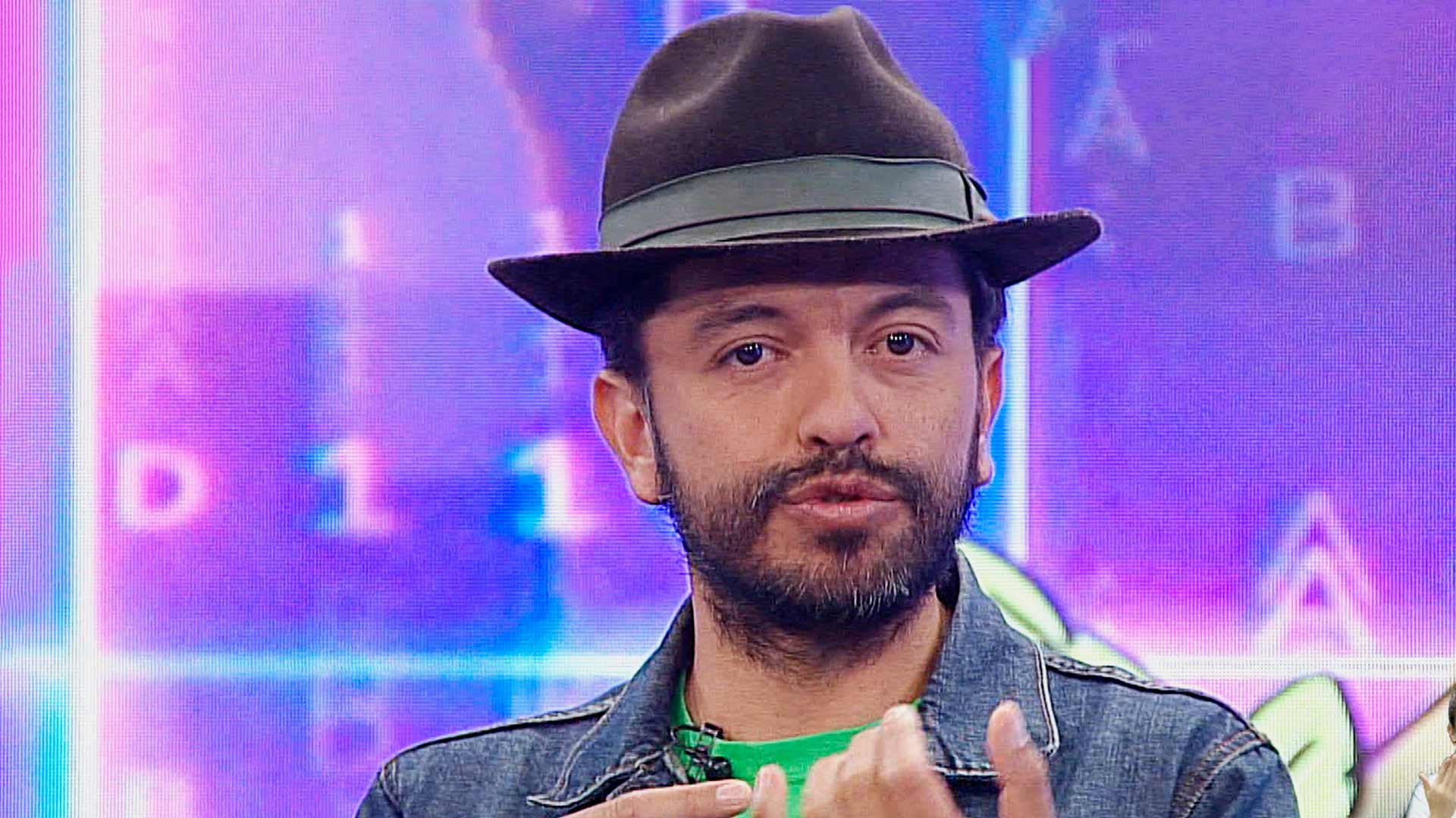 Hombre campesino en Profe en tu casa, campo colombiano, alimentación