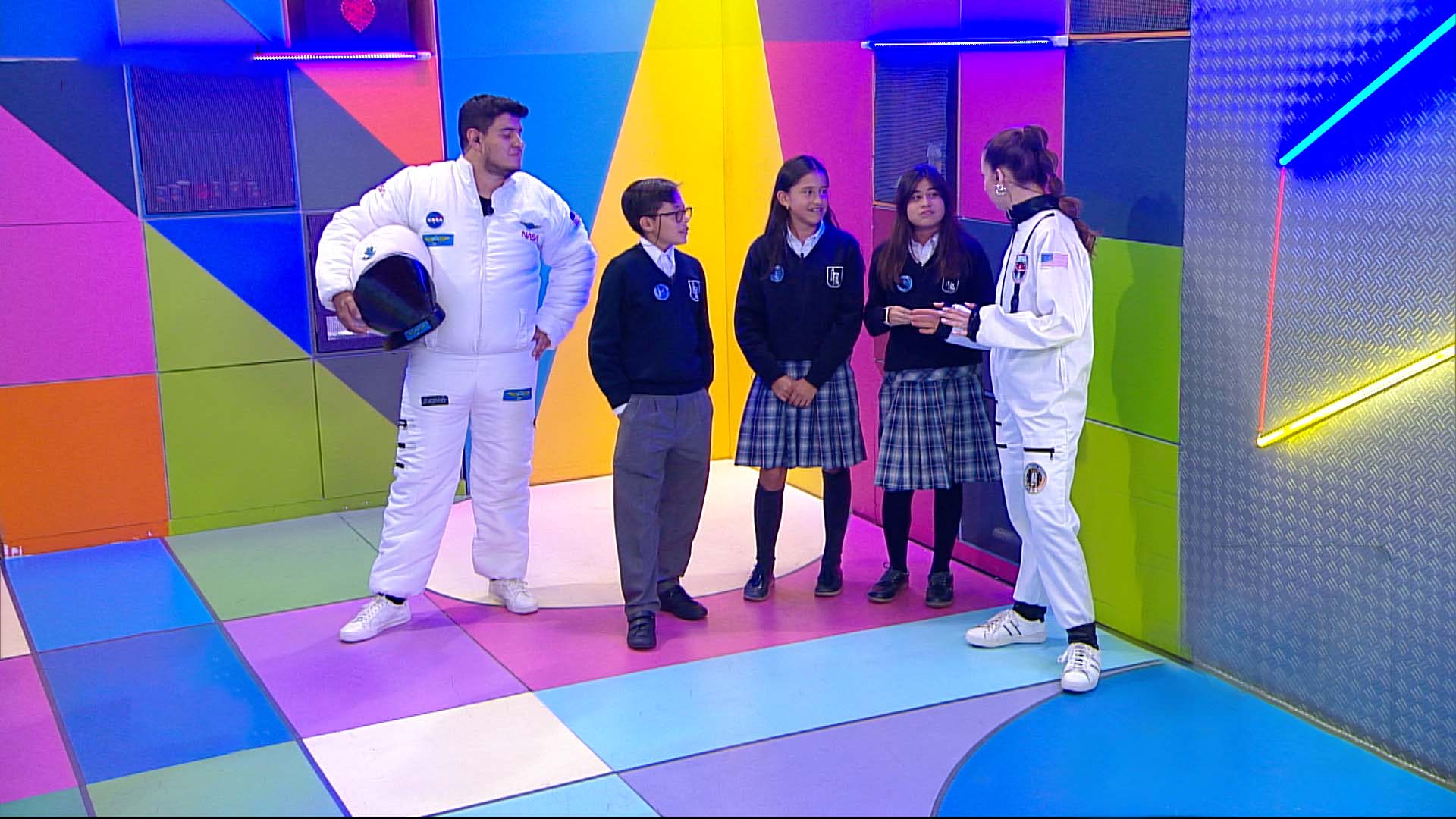 planeta tierra, vida en la tierra, sistema solar, series infantiles, señal colombia, series gratis, series educativas, ver profe en tu casa