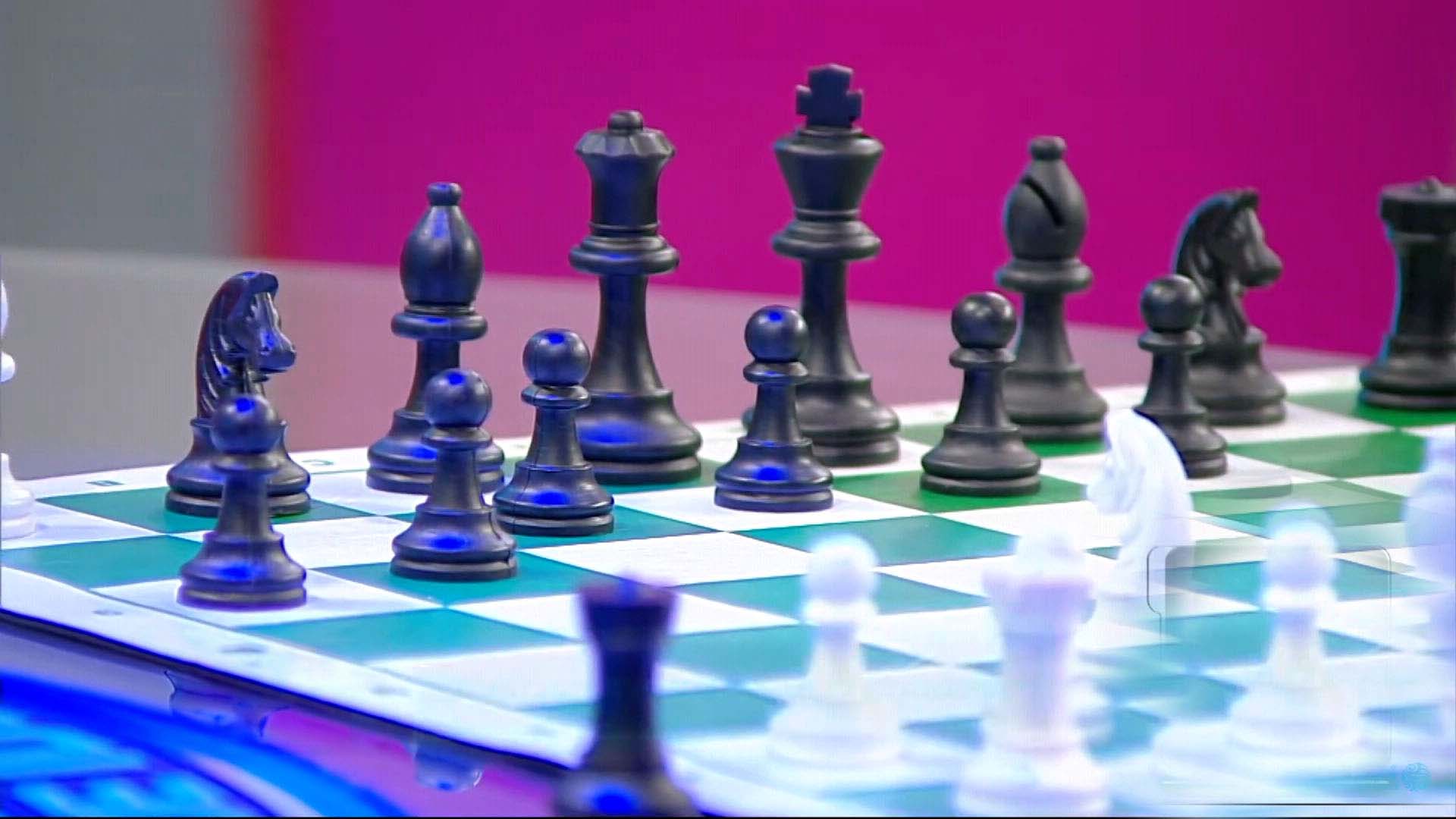 ajedrez, duelo de ajedrez, aprender a jugar ajedrez, señal colombia, series gratis, series educativas, ver profe en tu casa