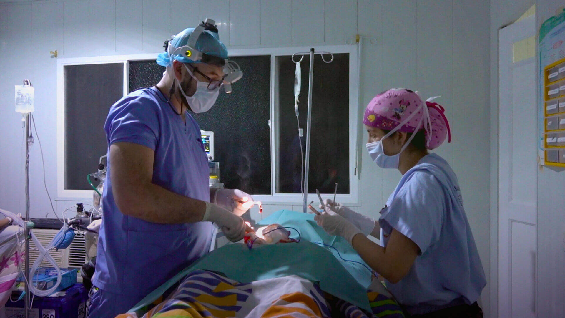 atencion medica en bahia solano, enfermeros voluntarios, hospitales en colombia, series colombianas, series gratis, series de ciencia y medicina gratis, series de señal colombia