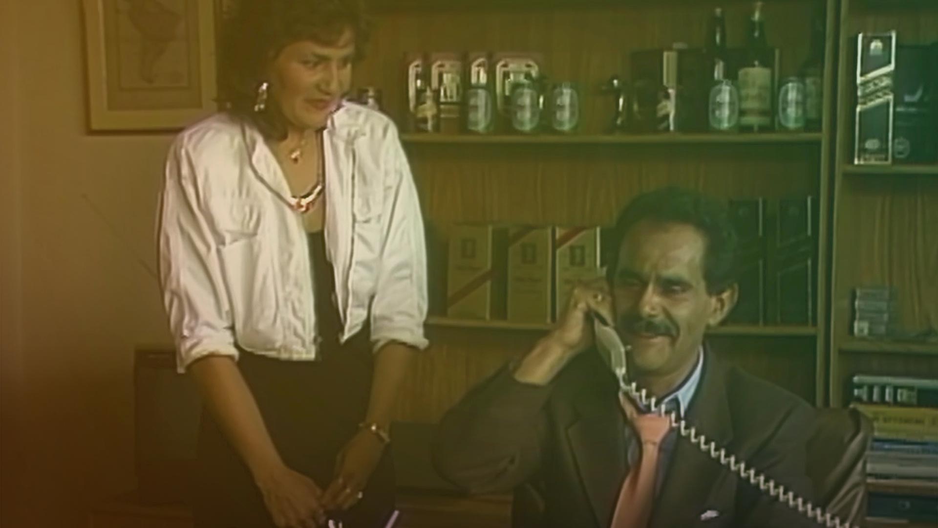 Hombre hablando por teléfono