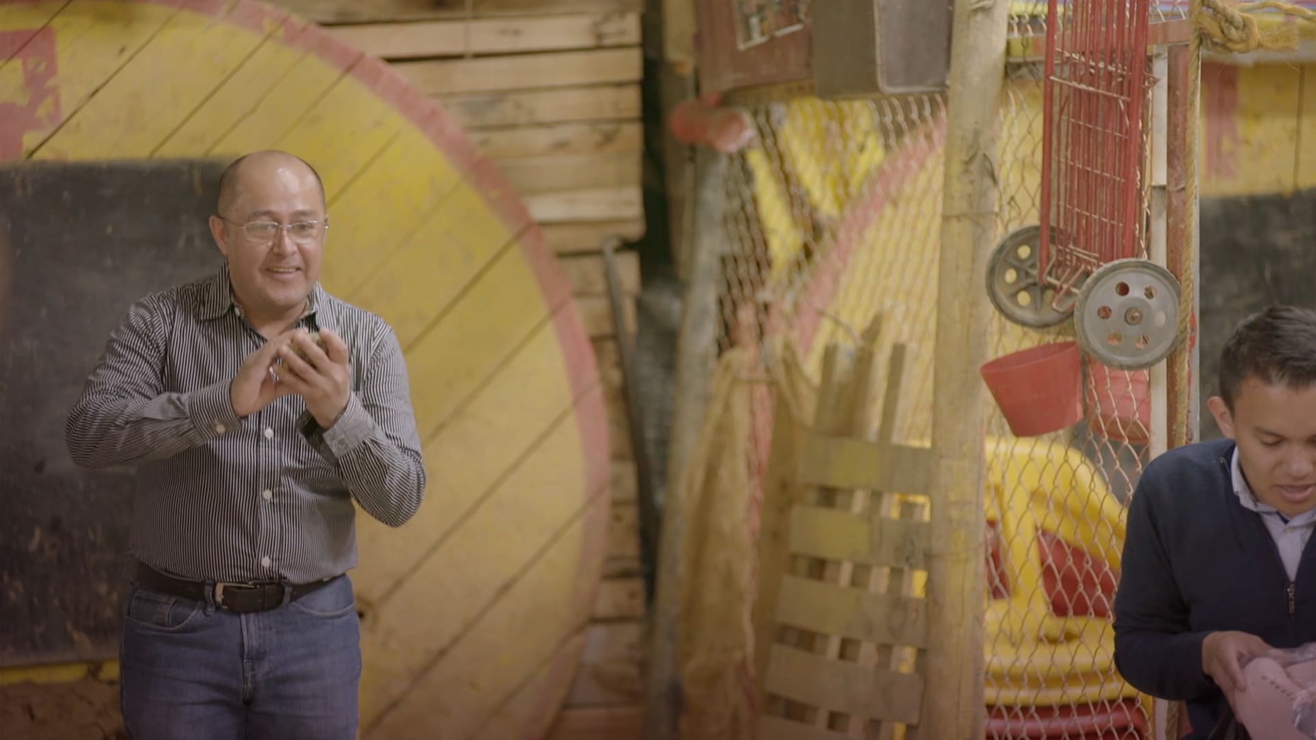 Hombre, juego de tejo, pólvora, RTVCPlay, diversión, serie documental