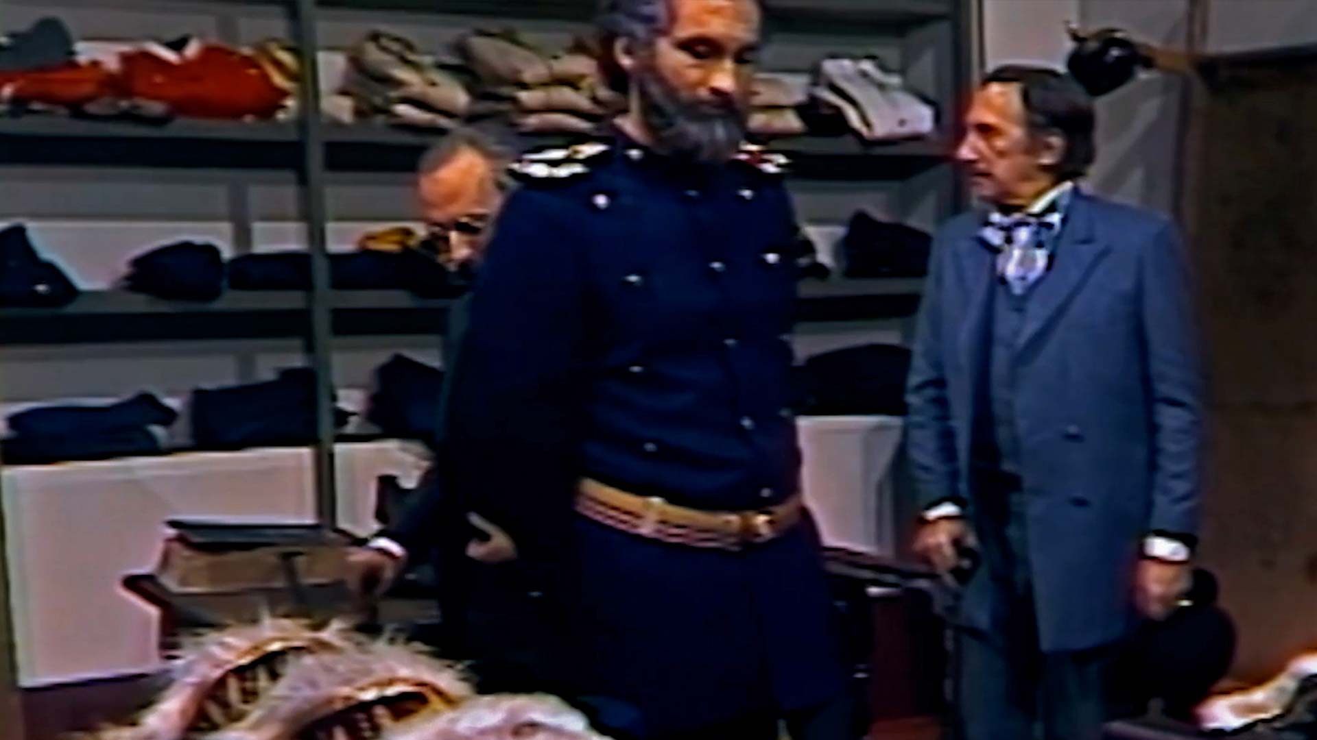 Vísperas de la hecatombe, Rafael Reyes Precandidato presidencial, ver rafael reyes gratis, señal memoria, vida de rafael reyes, infancia de rafael reyes, series retro, series online