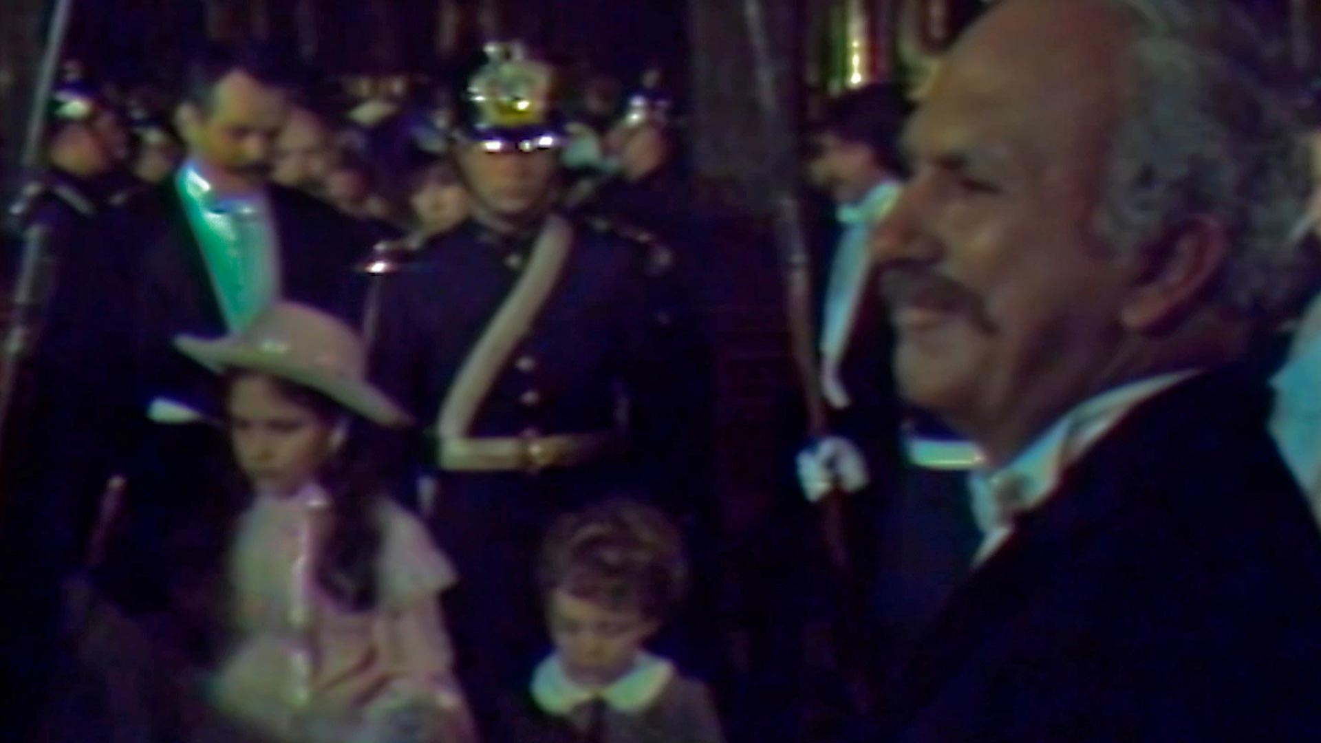 El atentado de Rafael Reyes, ver rafael reyes gratis, señal memoria, vida de rafael reyes, infancia de rafael reyes, series retro, series online