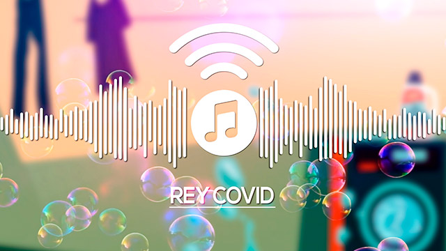 ropa tendida, burbujas de jabón con la lavadora al fondo