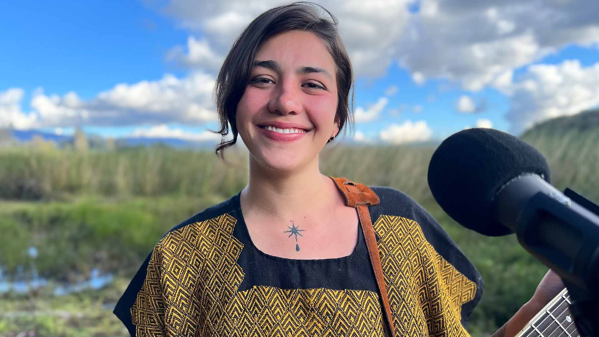 Escucha ahora Quésquequerés, de la cantante alternativa Briela Ojeda en Sesiones RTVC, serie musical original de la plataforma de streaming RTVCPlay .