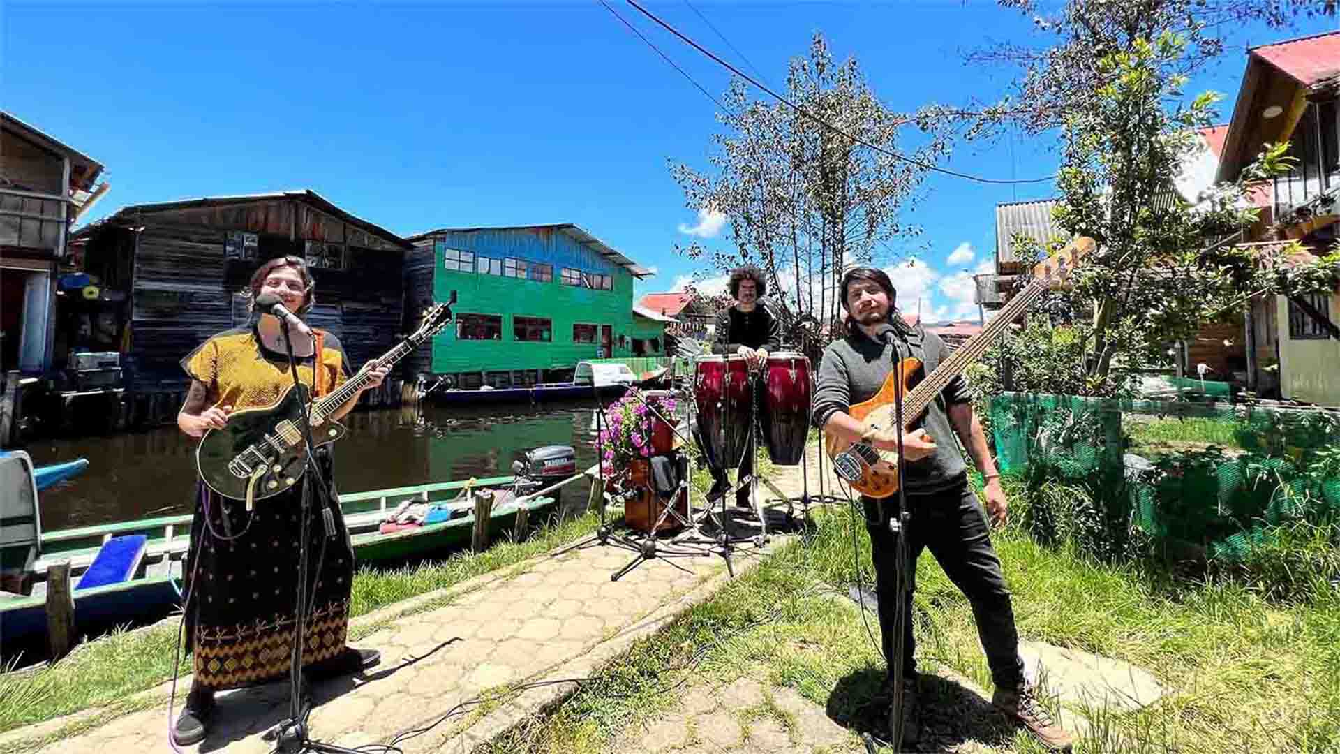 Escucha ahora Boquita de Caramelo, escrita e interpretada por Rodolfo Aicardi, en la voz de Briela en Sesiones RTVC.