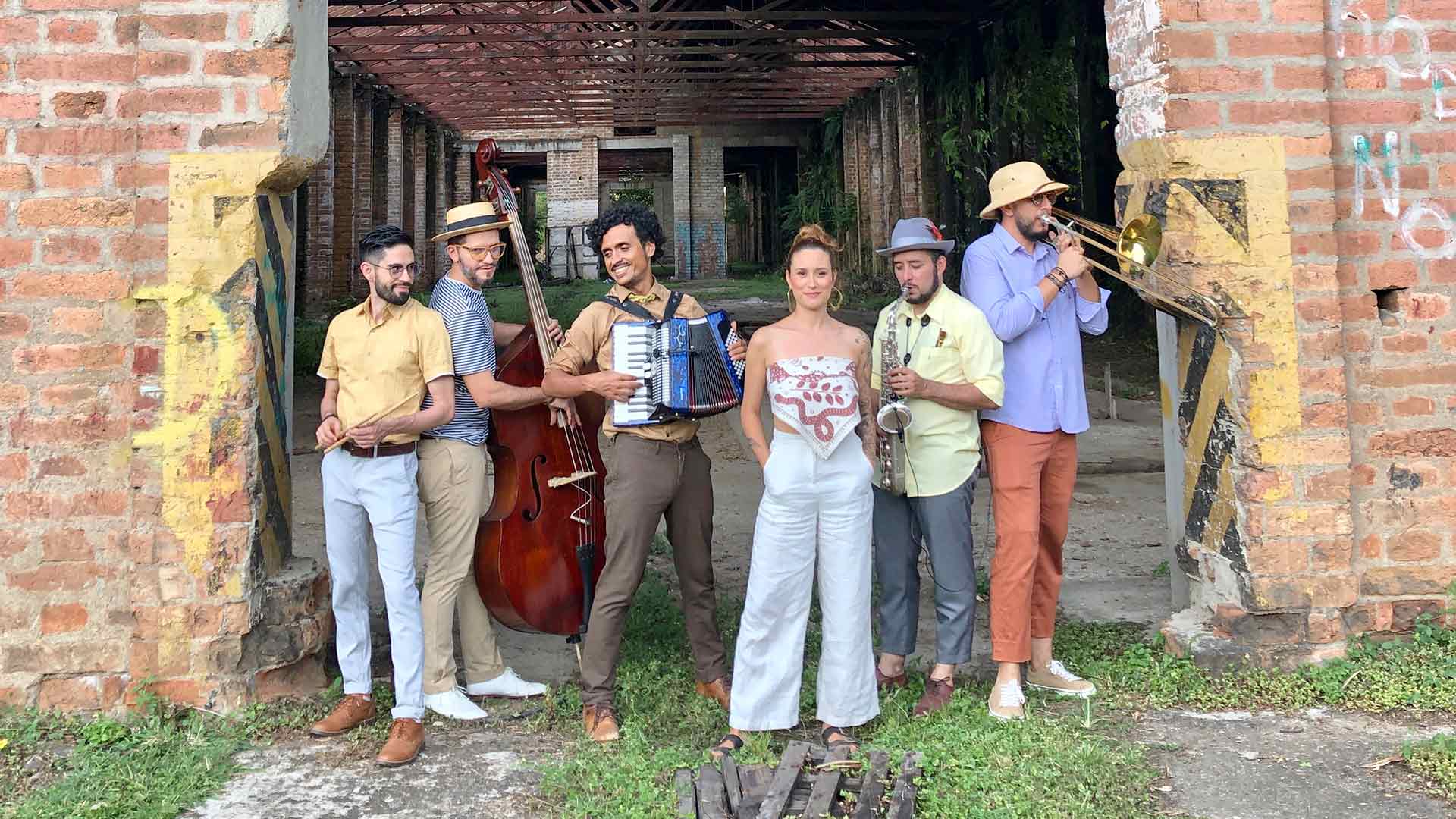 Canción "Hace un mes" interpretada por Puerto Candelaria, Sesiones RTVC, música gratis en RTVCPlay, series de música gratis, series colombianas gratis, música colombiana Puerto Calendaria