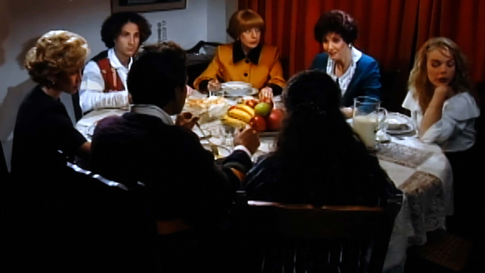 Julia Emma intenta separar a Miguel Ángel de la señora Isabel. Mírala ahora en la plataforma de streaming www.rtvcplay.co