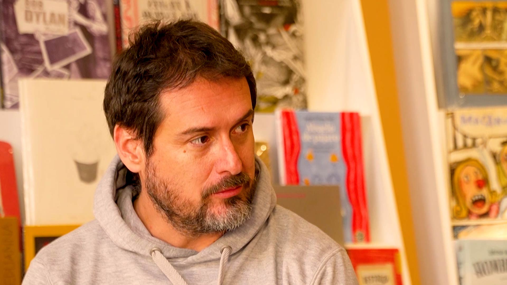 Escucha la conversación entre el cronista Juan Miguel Álvarez y Erick Duncan en Señal literaria, disponible ahora en RTVCPlay