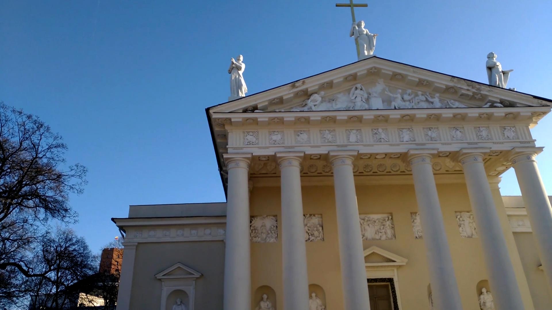 Explora los libros sagrados de las grandes religiones en Más allá de la fe por la plataforma de streaming RTVCPlay