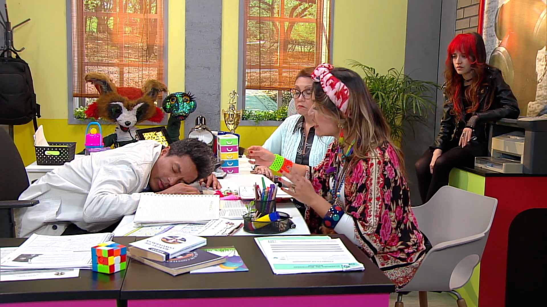 ¿Podrán los adultos volver a la normalidad? Descúbrelo Territorio Mágico por la plataforma de streaming de todos los colombianos: RTVCPlay.